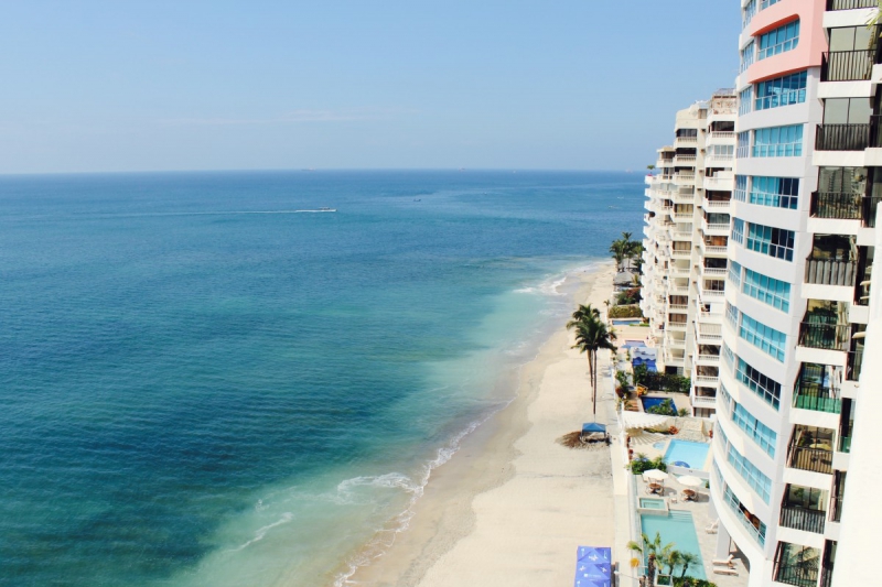 chambre-hote-AIGLUN-min_beach_ocean_shore_hotel_palm_tree-33726